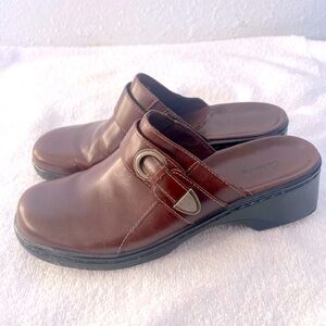 Clarks Brown Leather Patty Keren Slip-on Clogs / Mules. Size 7